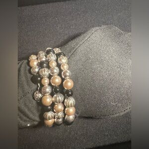 Beaded strech bracelet with black & silver Accent Beads